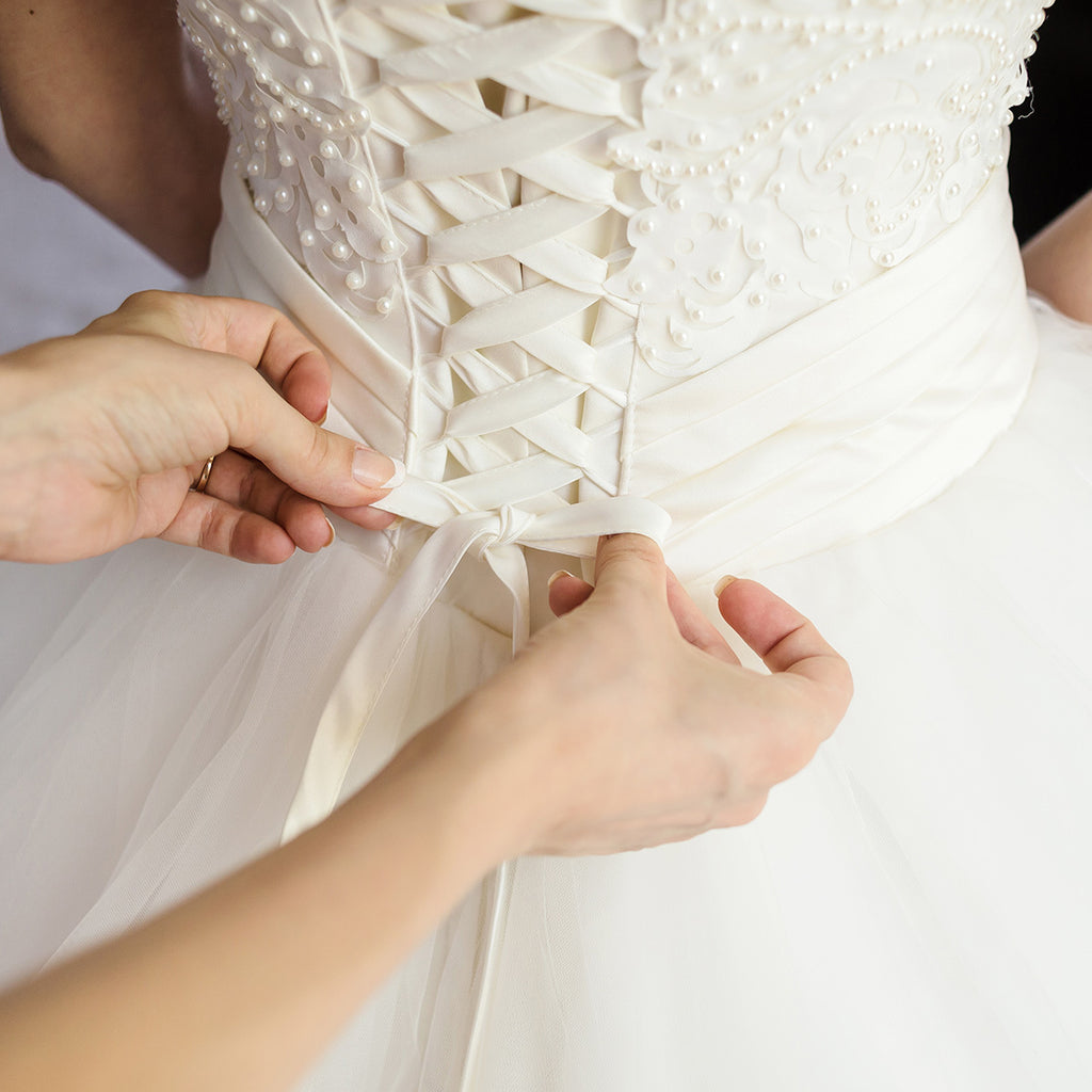 How to Wear a Corset under Your Wedding Dress?